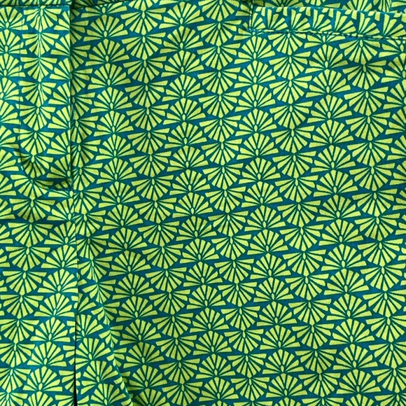 Laundry By Shelli Segal Green And Blue Patterned Women Shorts - Picture 3 of 5